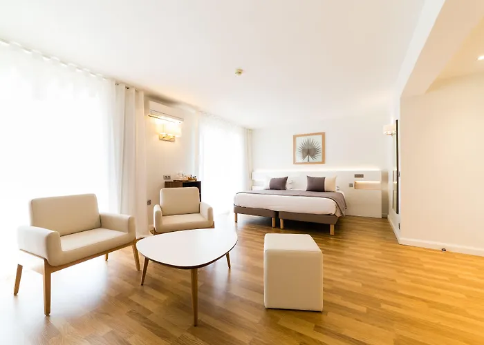 Helios Готель Жюан-ле-Пен